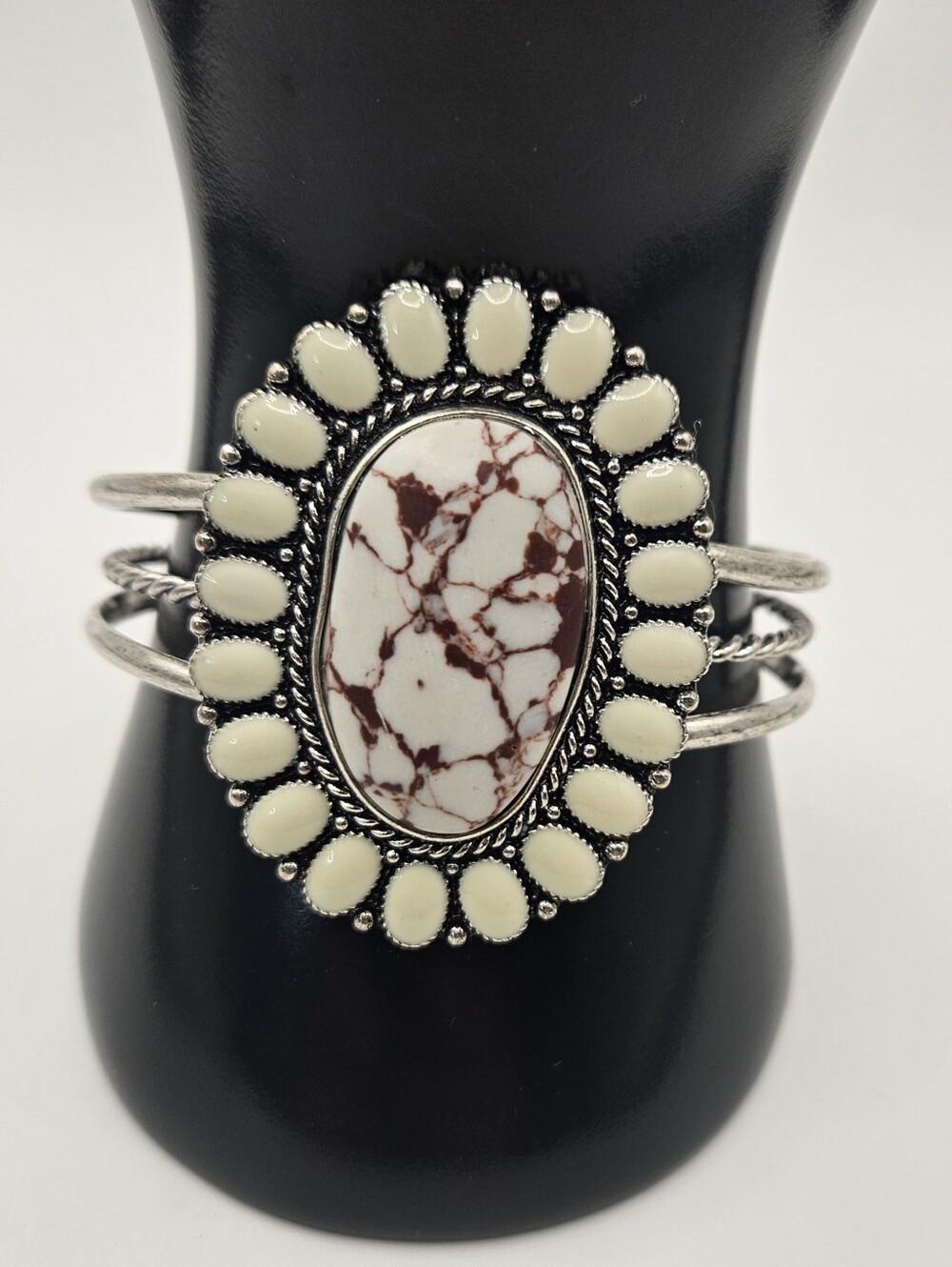 Southwestern Cuff Bracelet Brown & White Stone Silver Tone Size 6.5 Jewelry